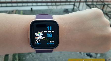 Między młotem a kowadłem: szczegółowy przegląd zegarka Fitbit Versa 2
