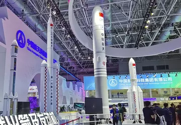 CASC prezentuje 90-metrową rakietę nowej generacji ...