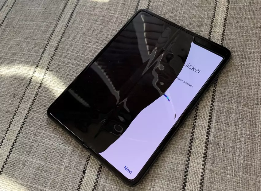 Składany smartfon Galaxy Fold ma problemy z ekranem