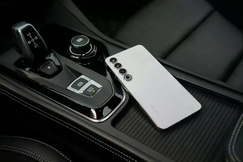 Design podobny do Galaxy S23 i trzymodułowy aparat: Meizu 20 Pro ujawniony na wysokiej jakości zdjęciach 