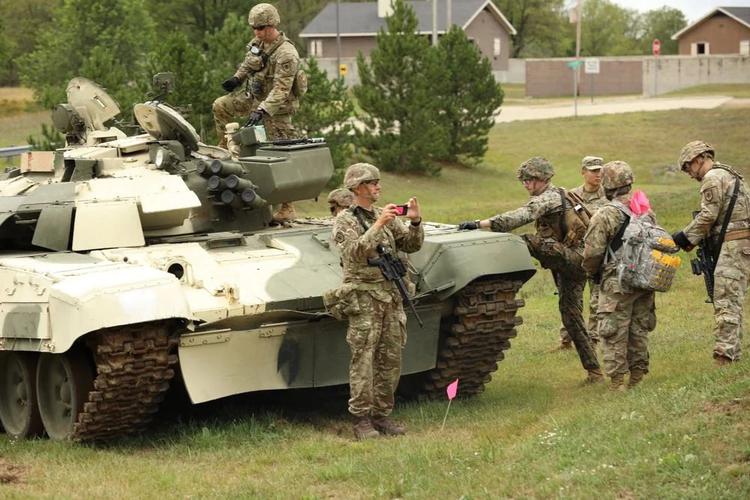 USA bada zmodernizowany czołg T-72 opracowany ...