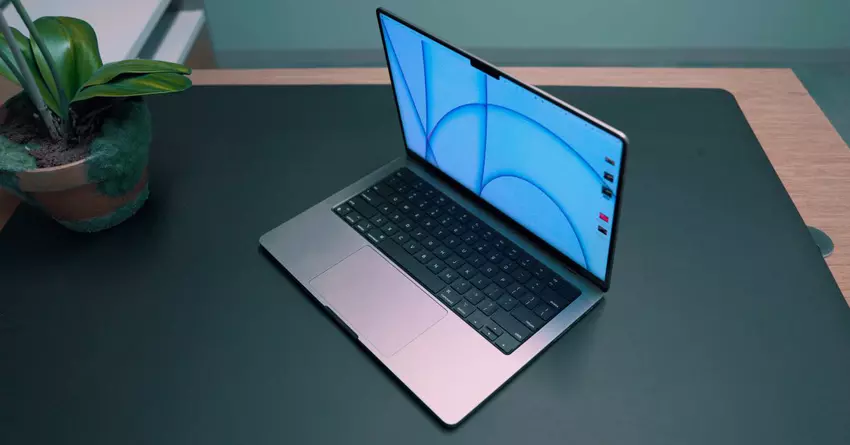 Oto nieprofesjonalne spojrzenie na to, jak układa się nowy 14-calowy MacBook Pro
