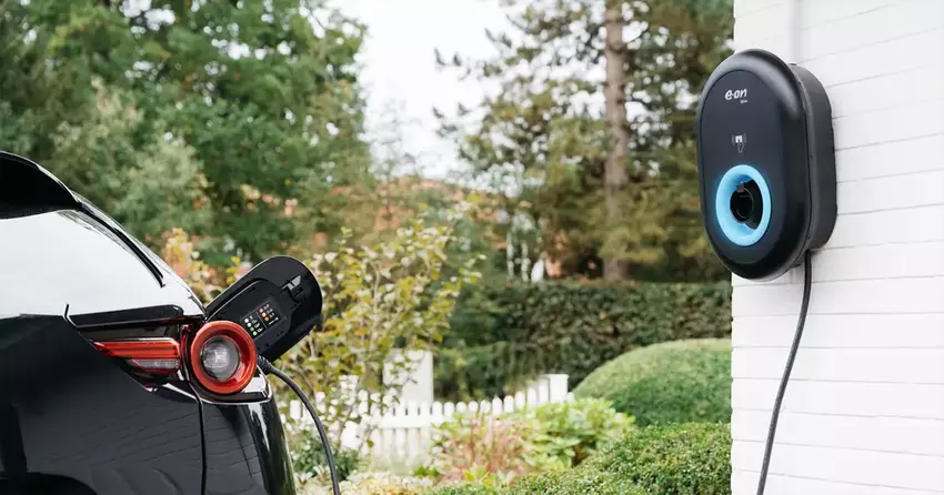 Ładuj i oszczędzaj do 900 euro rocznie: E.ON wprowadza dwukierunkowe ładowanie samochodów elektrycznych
