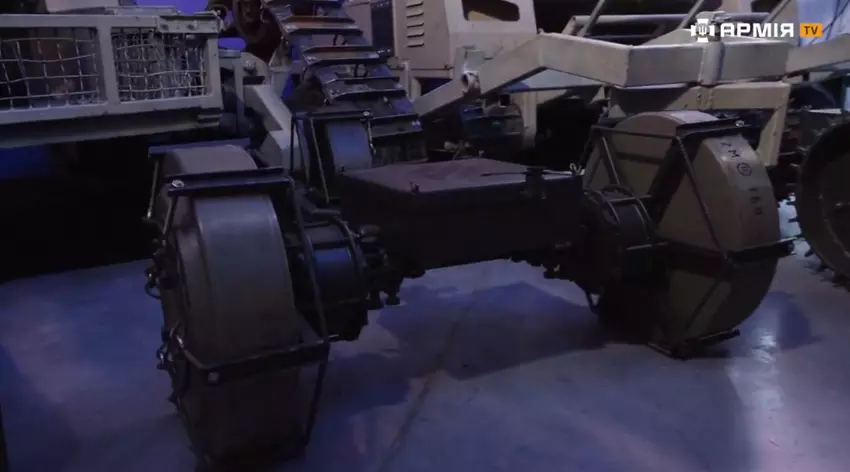 Dron z minami TM-62 zamiast kół