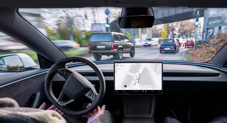 Tesla wprowadza FSD Supervised na Litwę: ...