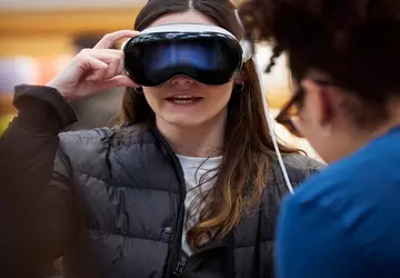 Apple zmniejsza produkcję zestawu słuchawkowego Vision ...