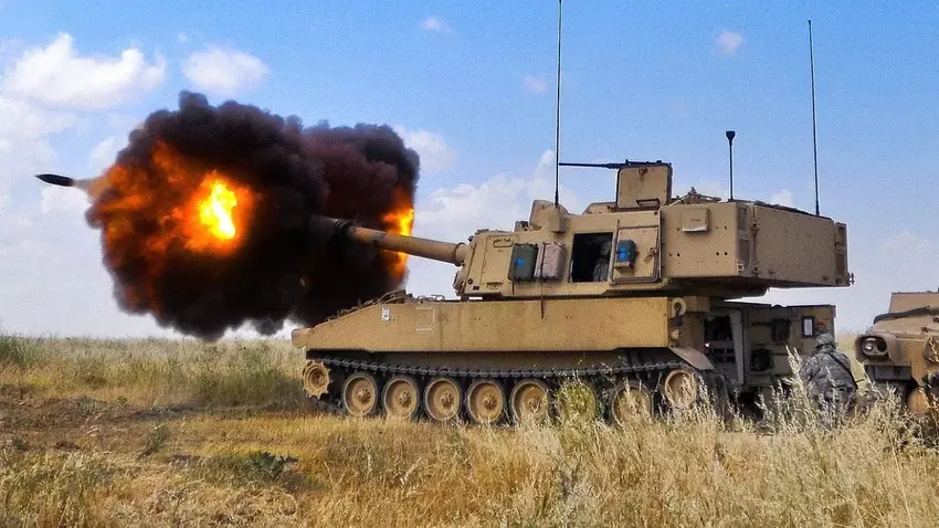 Wielka Brytania dostarczy Ukrainie ponad 20 samobieżnych haubic M109, 36 dział L119 i setki dronów