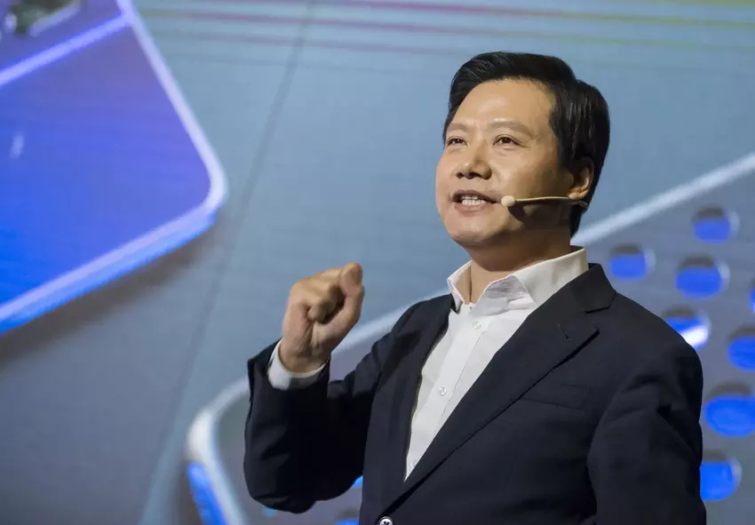 CEO Xiaomi Lei Jun podczas prezentacji Mi AI Stick