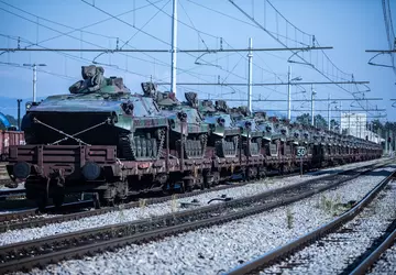 Słowenia przekazała Ukrainie 35 bojowych wozów ...