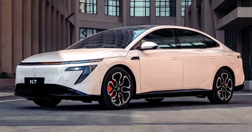 Nissan otrzymał 17 tysięcy zamówień na sedan N7 w ciągu miesiąca i zamierza sprzedawać go na całym świecie