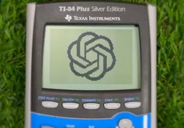 Entuzjasta przystosował kalkulator graficzny TI-84 do ...