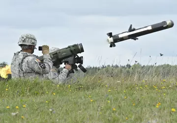 26 500 zestawów przeciwpancernych Javelin, 1400 ...