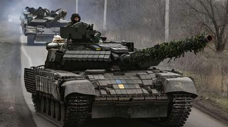 Siły Zbrojne Ukrainy pokazały zmodernizowane czołgi T-64BV model 2022 z nowym celownikiem, radiem L3 Harris, nawigacją satelitarną i kratkami przeciwwstrząsowymi.