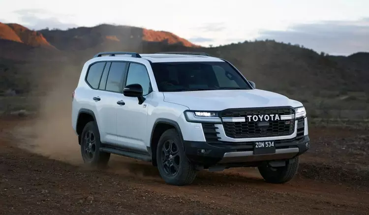 Toyota Land Cruiser 300 Hybrid: Potężny ...