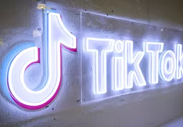 Komisarz FCC wzywa Google i Apple ...