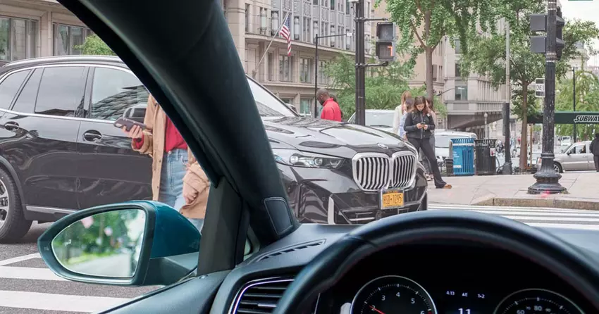 W samochodach lat 90. było mniej martwych stref niż w nowoczesnych – badanie IIHS