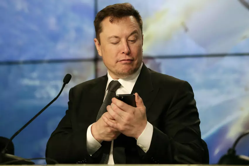 Musk obiecuje, że wyda swój smartfon, jeśli Apple i Google usuną Twittera z App Store i Google Play