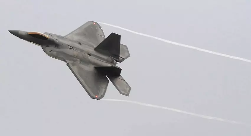 Lockheed Martin może wyposażyć samoloty F-35 Lightning II i F-16 Fighting Falcon w zbiorniki paliwa o niskim oporze, zaprojektowane z myślą o F-22 Raptor.