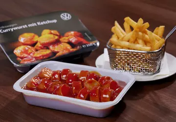 Legendarny Volkswagen Currywurst trafia na półki ...
