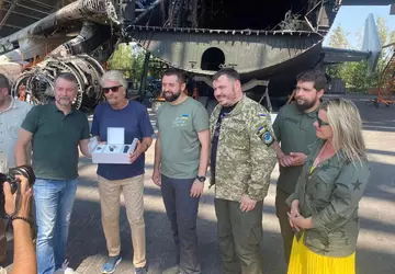 Założyciel Virgin Galactic, Richard Branson, przybył ...