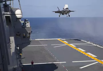 Japoński lotniskowiec JS Izumo przeprowadzi ćwiczenia ...