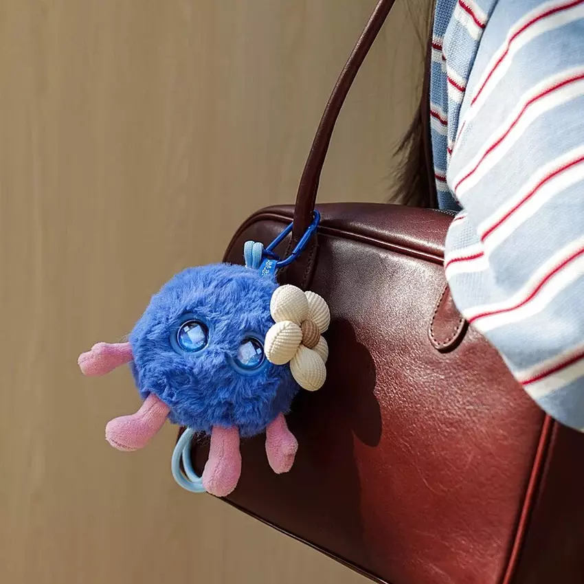 Smart Hanhan przymocowany do plecaka