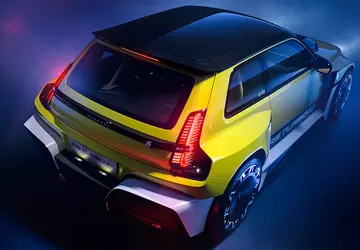 Ludzie ustawiają się w kolejce, aby ...