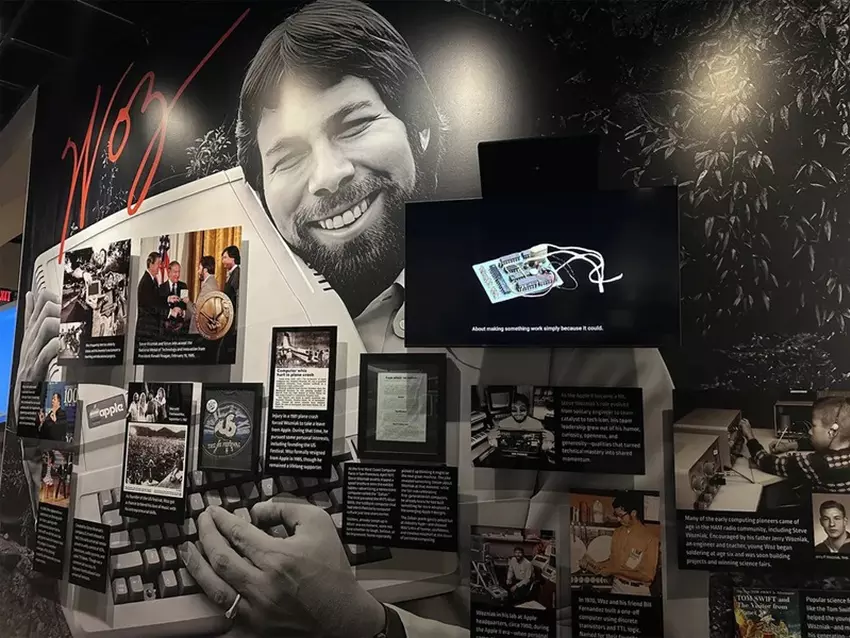Eksponaty wystawy Apple w Mimms Museum of Technology and Art