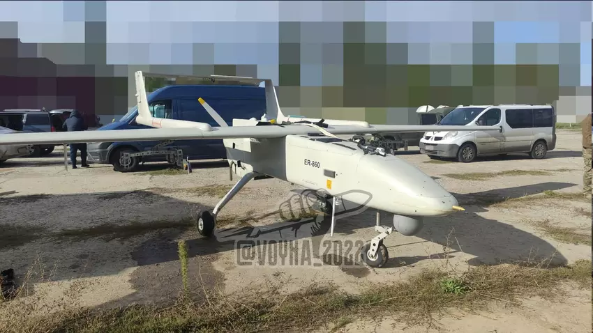 Irański dron Mohajer-6 z bombami Ghaem-5 odsłonięty, UAV jest napędzany silnikami Rotax Aircraft i może latać z prędkością 200km/h