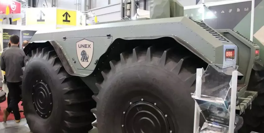 Przedstawiono czesko-ukraiński dron-amfibie UNEX UGV — wielozadaniowa platforma do zadań logistycznych i ewakuacji rannych
