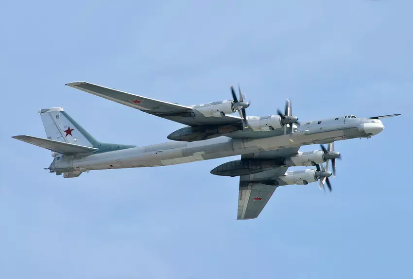 Strategiczny bombowiec-nosić rakiet Tu-95
