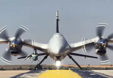 Turecki dron uderzeniowy Bayraktar Akinci po ...