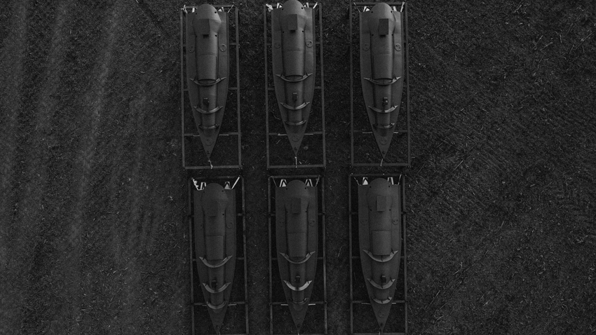 Ukraina buduje pierwszą na świecie flotę dronów morskich - jeden taki bezzałogowy "statek" kosztuje 270 tys. dolarów. Wyposażony jest w głowicę o masie do 200 kg i może trafiać w cele oddalone nawet o 400 km