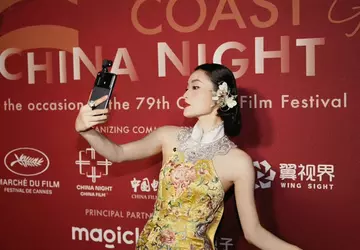 HONOR Robot Phone zachwyca Cannes: Innowacyjna ...