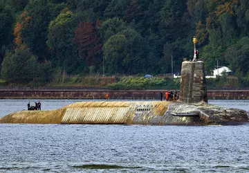 Nuklearny okręt podwodny klasy Vanguard przenoszący ...