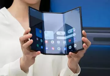 Start sprzedaży Galaxy Z TriFold wywołał ...