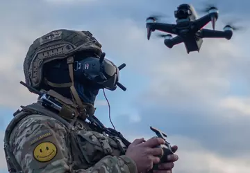 75 czołgów, 88 pojazdów opancerzonych, 52 ...