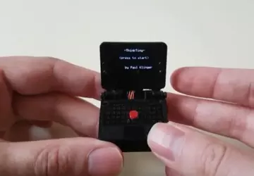 ThinkTiny: mały laptop z 1-calowym wyświetlaczem