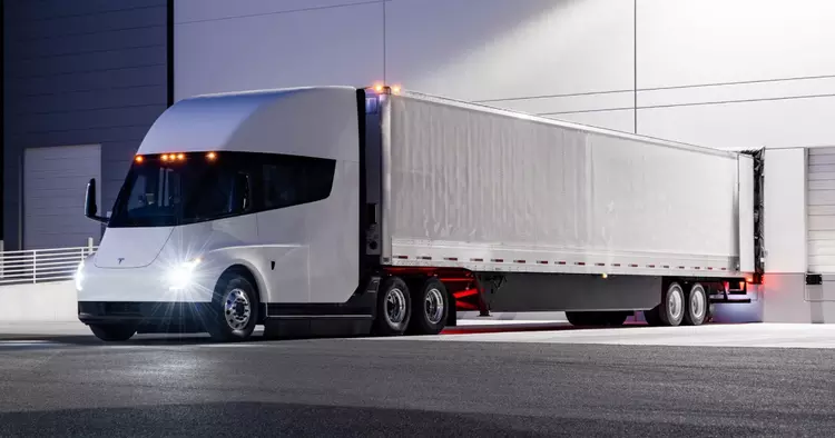 Produkcja seryjna Tesla Semi ruszy w ...