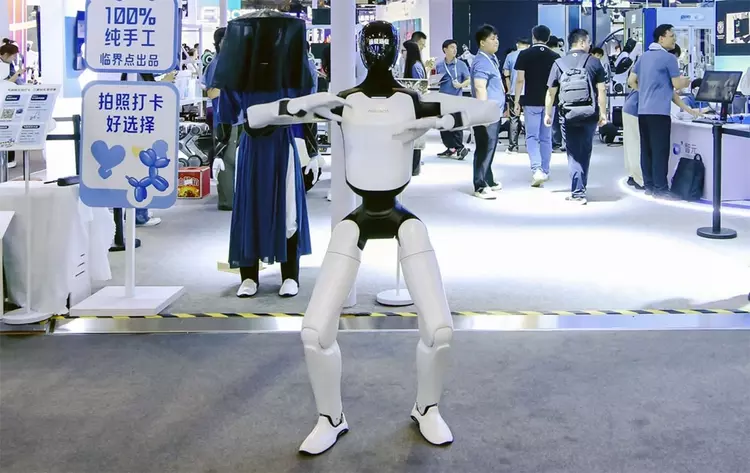 AGIBOT: 15 000 robotów już na ...