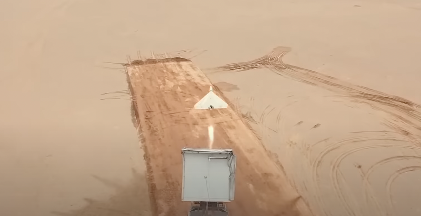 Rosyjskie wojsko uderza irańskim dronem kamikaze Shahed 136 w ukraińską infrastrukturę