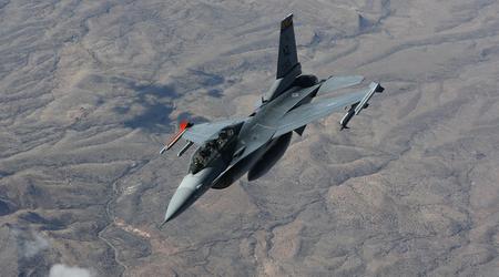 Ukraińscy piloci rozpoczęli szkolenie lotnicze na myśliwcach F-16 Fighting Falcon w Arizonie