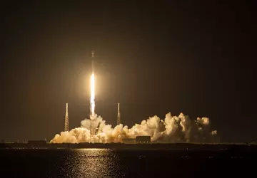 SpaceX wystrzeliwuje pierwsze satelity Starlink drugiej ...
