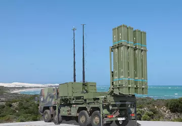 Olaf Scholz obiecał przenieść IRIS-T na ...