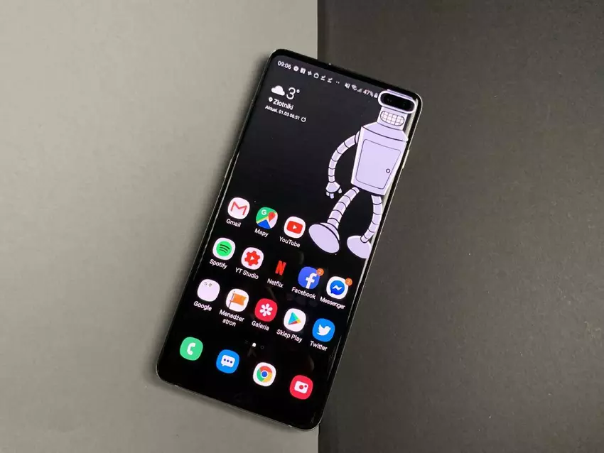 Samsung dodał tapety, maskujące wycięcie w smartfonach Galaxy S10. Ale są one opłacane