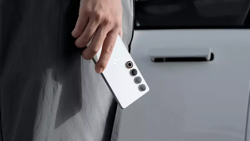 Polestar Phone: 6,79-calowy wyświetlacz LTPO OLED, układ Snapdragon 8 Gen 3, 1 TB pamięci masowej, stopień ochrony IP68 i integracja z samochodem elektrycznym Polestar 4