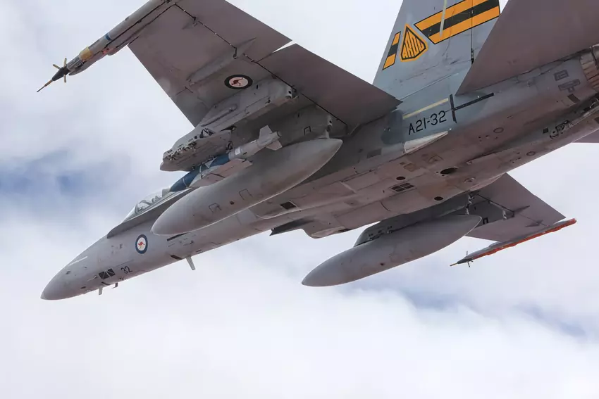 Media: Siły zbrojne Ukrainy używają już inteligentnych bomb lotniczych JDAM-ER o zasięgu 72,5 km