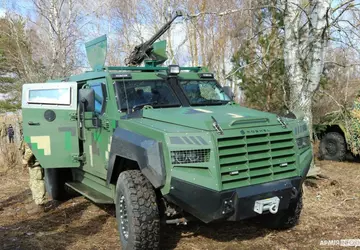 Kanadyjski pojazd opancerzony Roshel ratuje ukraińskich ...