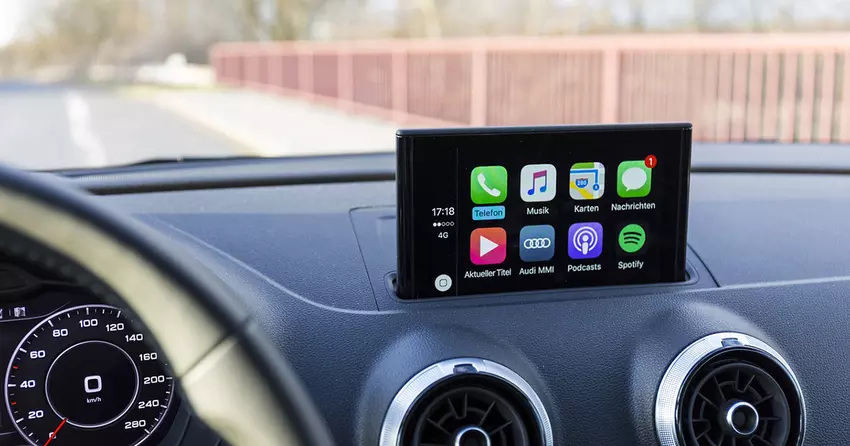 Właściciele iPhone’ów skarżą się, że iOS 18.4 zepsuło bezprzewodowe połączenie z CarPlay