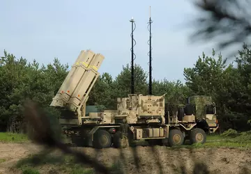 Pociski IRIS-T SLM, IRIS-T SLS, radar ...